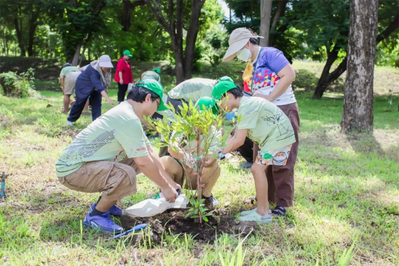 planting-activities-at-benjakiti-forest-park-5