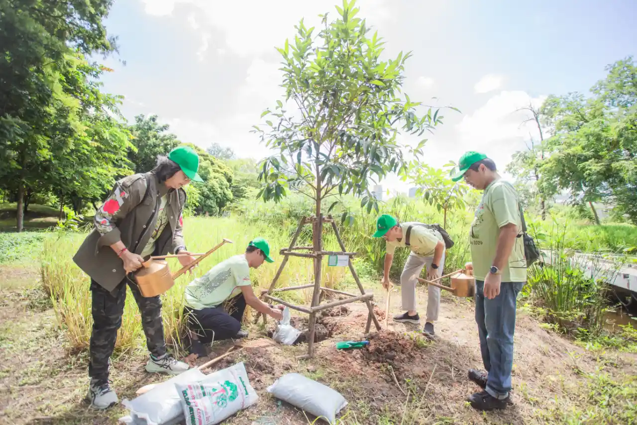 planting-activities-at-benjakiti-forest-park-6